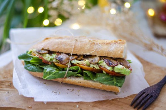 Panini Saludable con Aguacate, Tomate y Champiñones